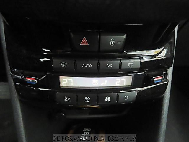 
								PEUGEOT 208 full									