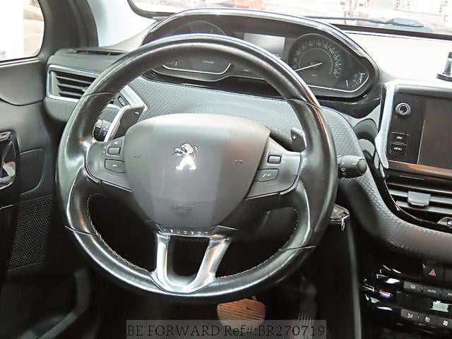 
								PEUGEOT 208 full									
