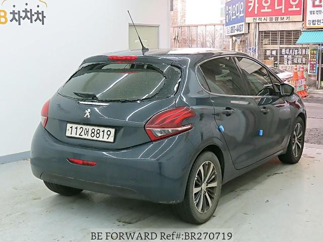 
								PEUGEOT 208 full									