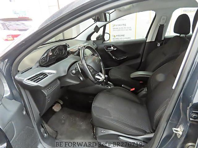 
								PEUGEOT 208 full									