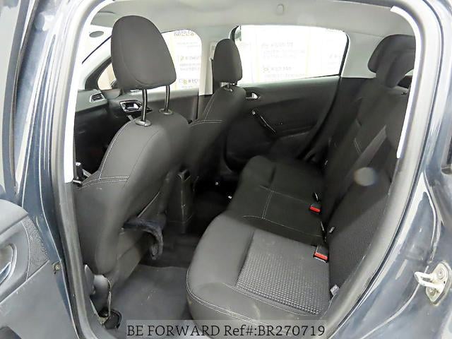 
								PEUGEOT 208 full									