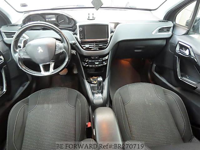 
								PEUGEOT 208 full									