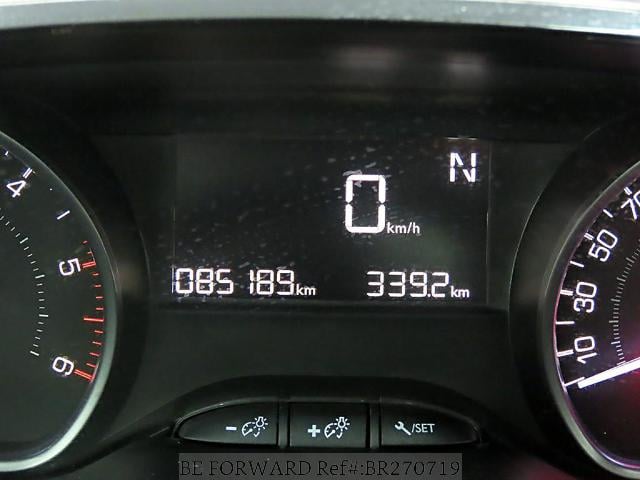 
								PEUGEOT 208 full									